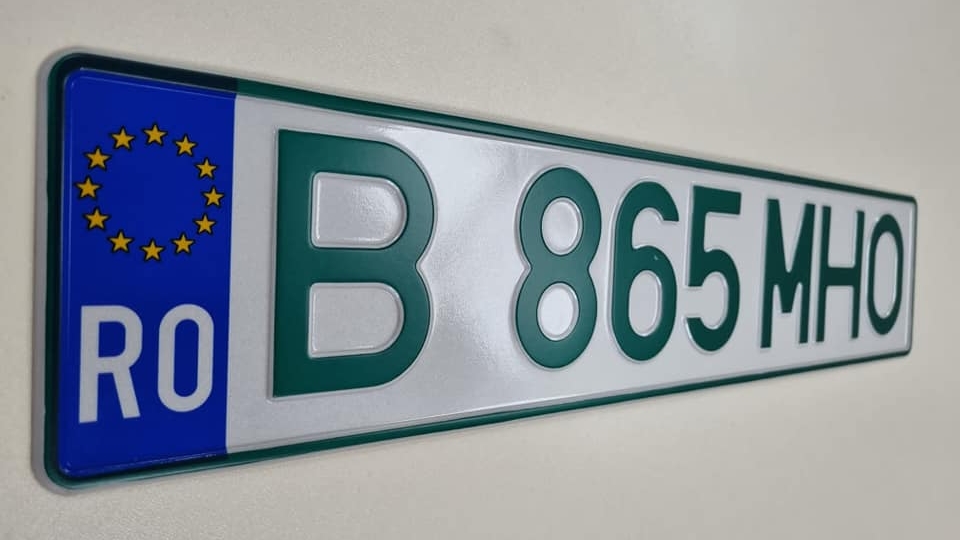Mașinile electrice din România vor avea „numere verzi”