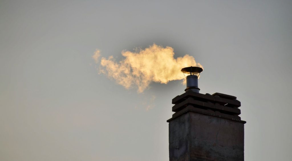 De ce și când trebuie neapărat să verifici și să cureți coșurile de fum din locuință