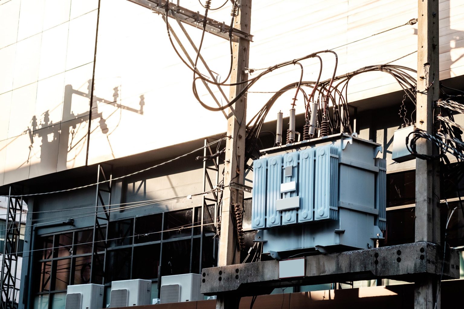 Cum vor fi racordați consumatorii noncasnici și prosumerii la rețelele de gaze sau electricitate