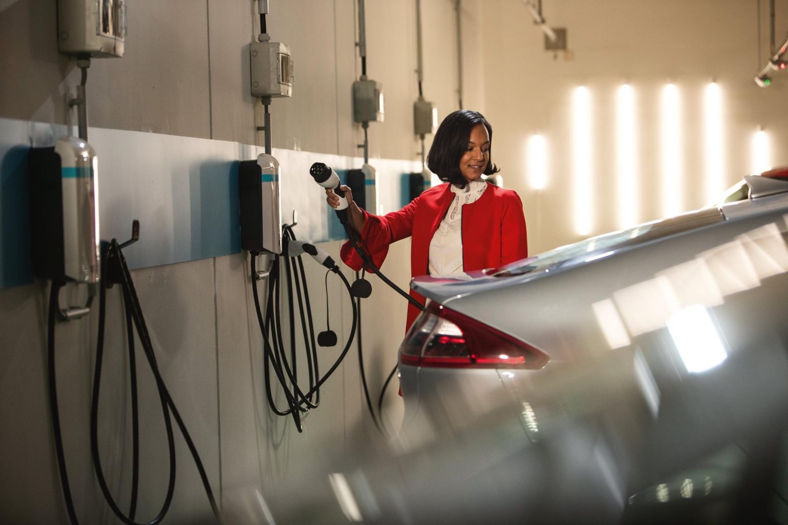 România a surclasat, în 2022, țări precum Germania, Franța sau Marea Britanie la vânzările de „electrice”