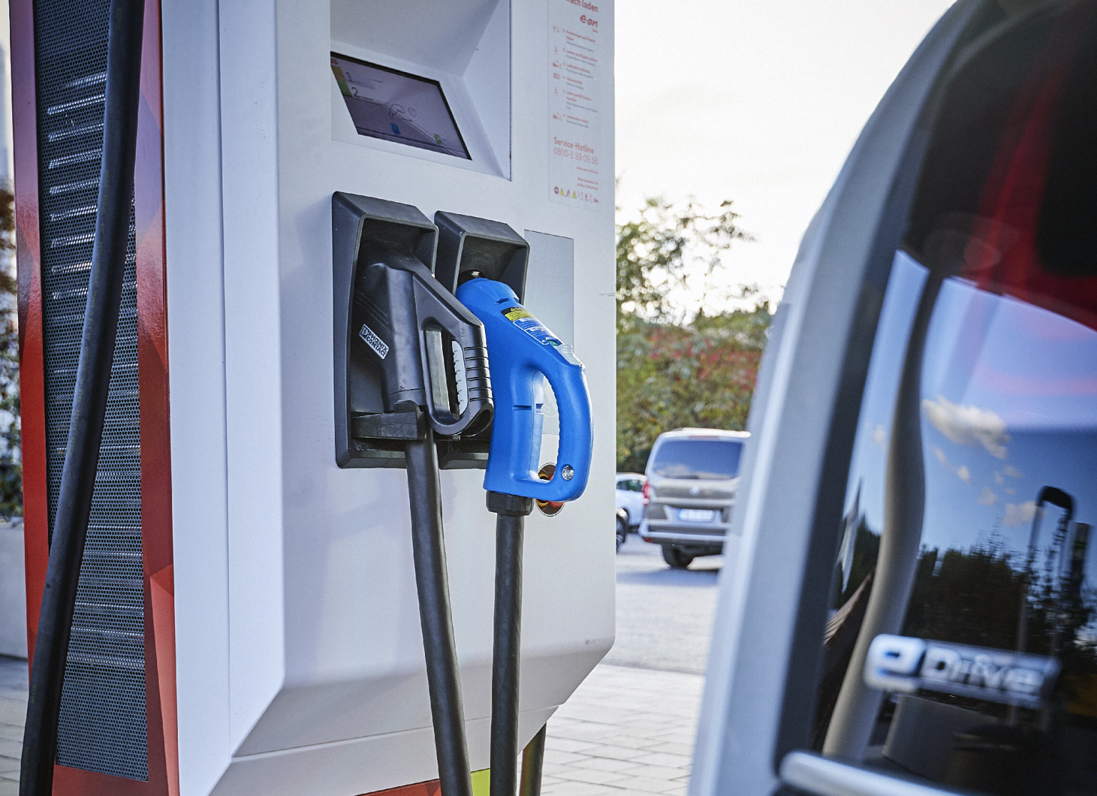 Cererile de finanțare pentru instalarea de stații de reîncărcare pentru vehicule electrice în localități se depun din 13 decembrie