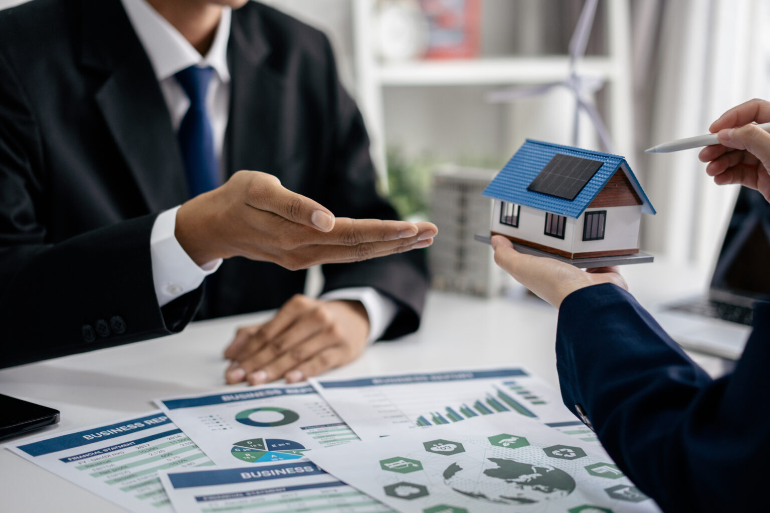 Cum se face schimbarea titularului de contract de energie electrică sau gaze naturale? Cum se face schimbarea titularului de contract de energie electrică sau gaze naturale?