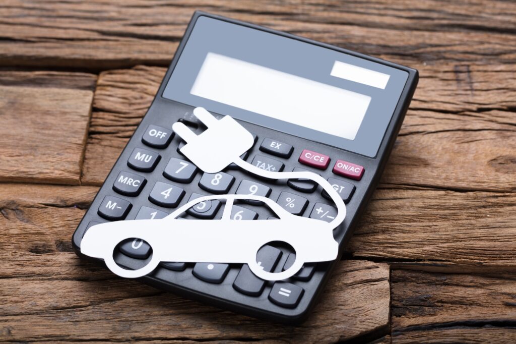Cât consumă o mașină electrică acasă vs. pe benzină: calcule pentru România în 2026 1 Cât consumă o mașină electrică acasă vs. pe benzină: calcule pentru România în 2026